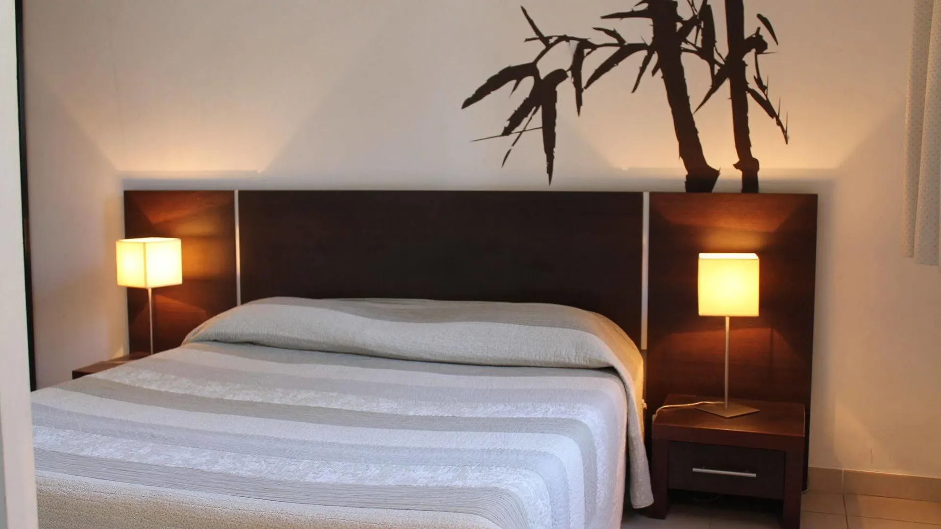 *** Hotel Residence Services Calypso Calanques Plage Marseille France