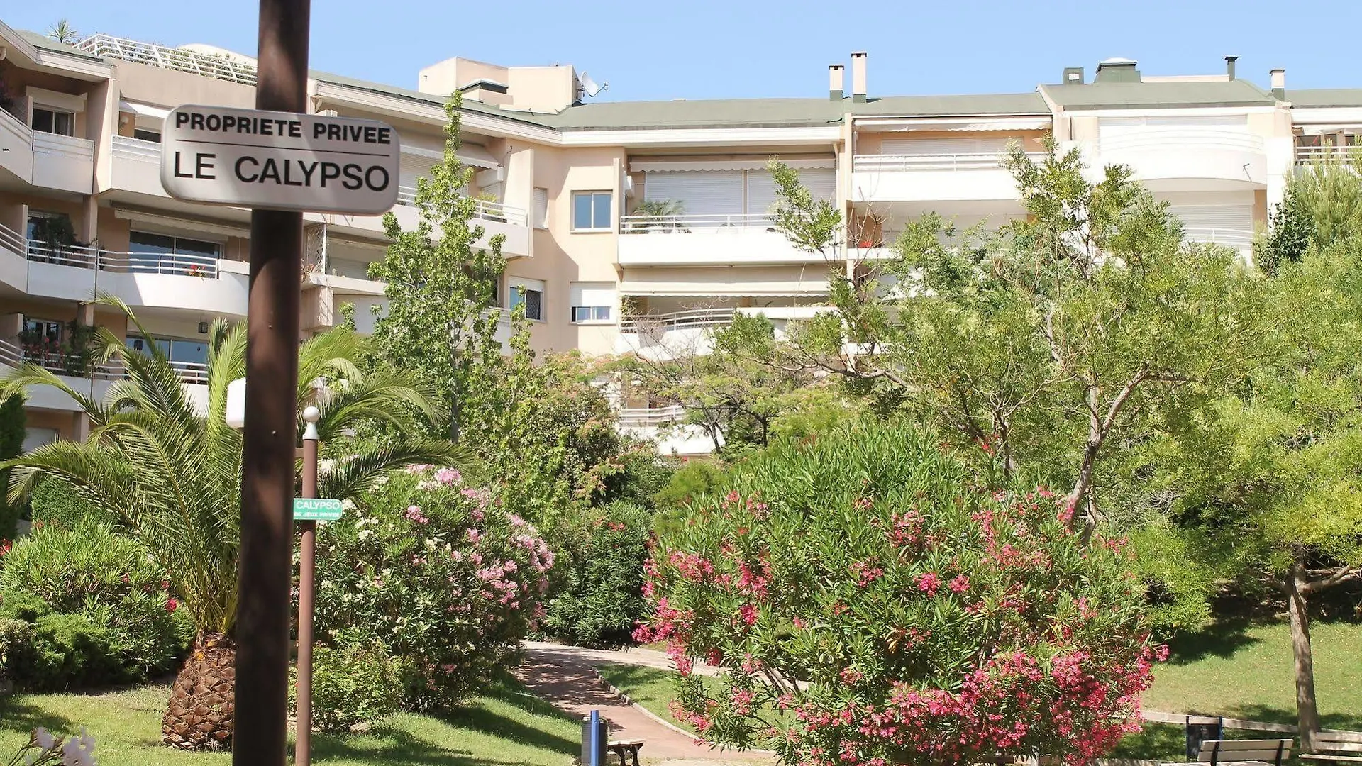 Residence Services Calypso Calanques Plage Marseille France